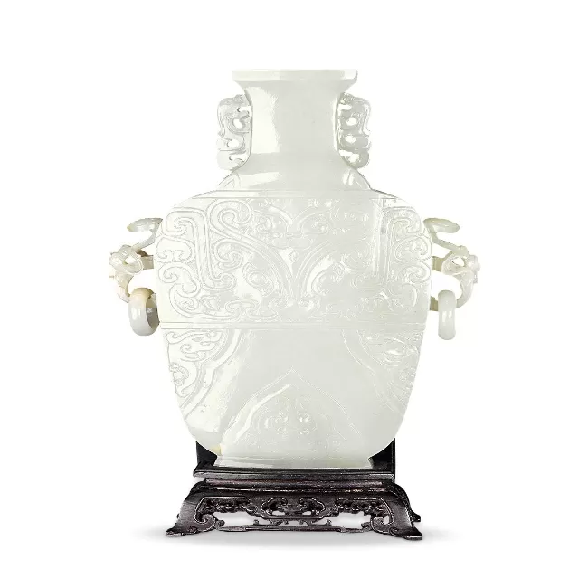 白玉兽面纹双耳瓶