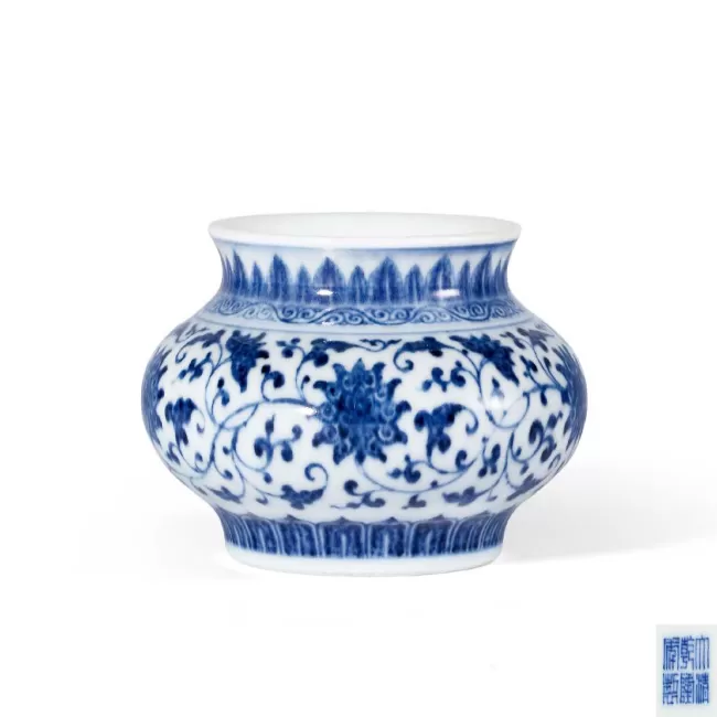 青花缠枝花卉纹水盂