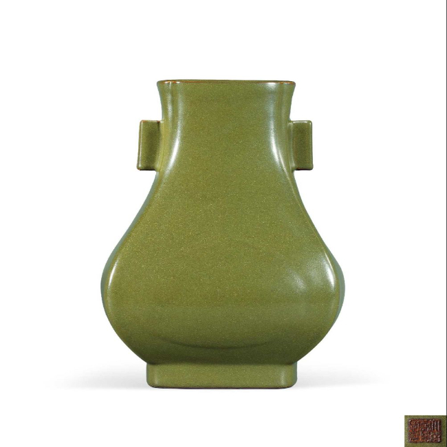 茶叶末釉杏圆贯耳瓶