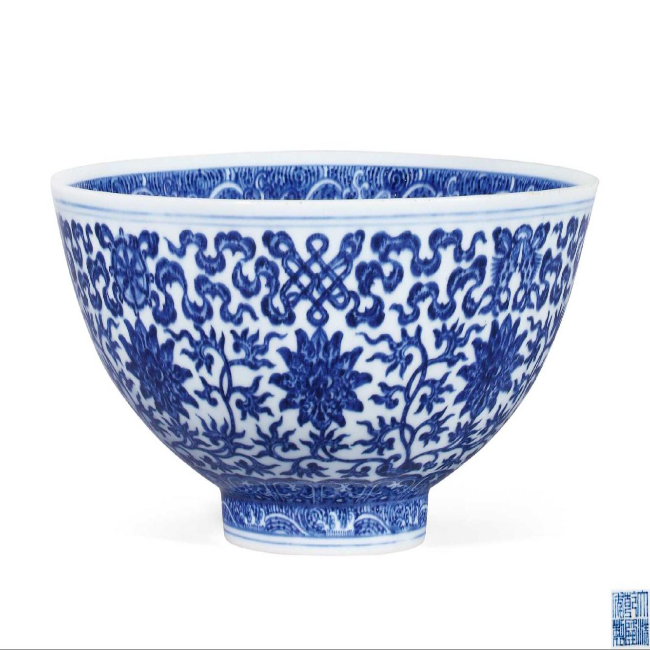 青花竹石芭蕉纹玉壶春瓶